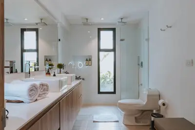 Image de Beautiful 1, 162ft Apt. 24/7 Front Desk - Alori 203