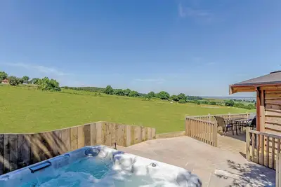 Image de Luxurious and contemporary lodge with stunning countryside views.
