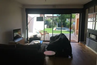 Image de Grande échoppe design avec piscine - Bordeaux