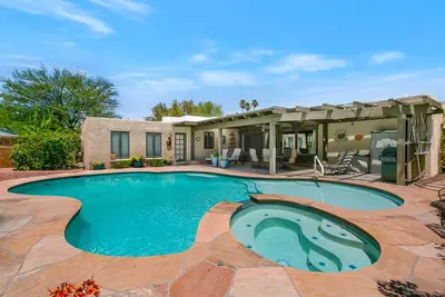 Image de Amazing pool and spa- Southwest Oasis