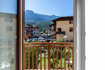 Image de Appartement \"Al Sasso Rosso\" avec vue sur les montagnes & balcon