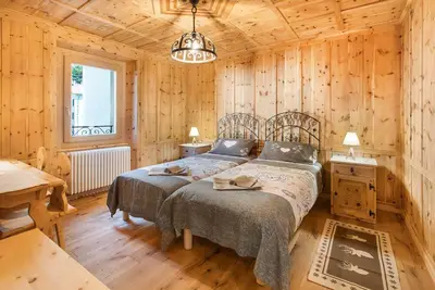 Image de Appartement de vacances \"Casa Cecilia tra Bormio e Livigno\" avec vue sur les montagnes et balcon.