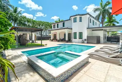 Image de Tropical deluxe villa- weekly and monthly discounts available! .