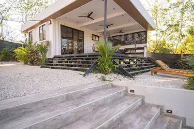 Image de 2 Bedroom House with Spacious Outdoor Area and pool