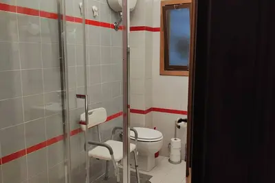 Image de Central, bright and comfortable apartment with fireplace