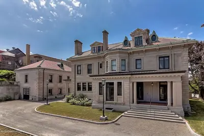 Image de 11 Bedroom 33 beds Woolworth Mansion in Scranton