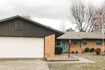 Image de Spacious House in the Heart of Nw Ar w/ Office and Game Room
