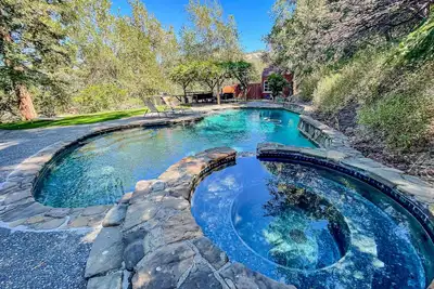 Image de Secluded home with private saltwater pool, spa & amazing view - dog-friendly