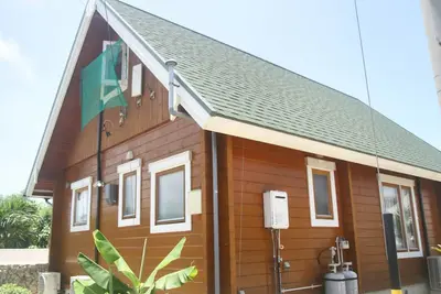 Image de Nonsmoking Twostory log house nestled in a sugar cane field / Miyakojima Okinawa