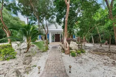 Image de Spacious 4br home in Islamorada with a heated pool, perfect for family getaways!