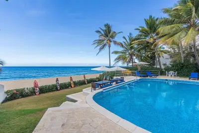 Image de New luxury party beachfront complex: guest-friendly, 16 bedrooms, Top Class!