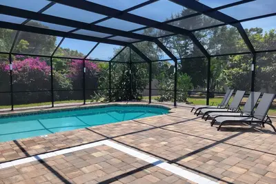 Image de Mango Manor ~ Close to the Beach ~ Heated Pool ~ Backyard