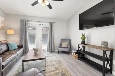 Beautiful 3 Bedroom Home in Quiet Neighborhood
