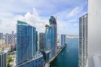 Image de Stylish Condo | Iconic Views & Luxury Amenities