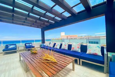Image de Luxury beachfront condo with amazing sea views, right on sandy beach!