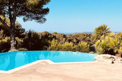 Image de Charmant logement  de 63m2 :  piscine, lac et mer