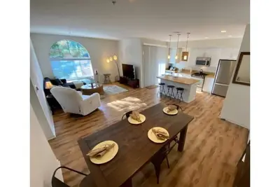 Image de ***New Listing***Luxury Resort Style Living