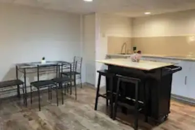 Image de Beautiful King Bed 1- bedroom rental unit