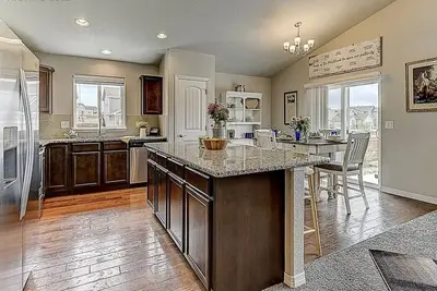 Image de Beautiful 4-bedroom home with large outdoor patio