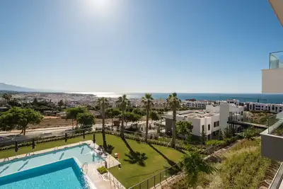 Image de Fantastic views over Estepona Bay. In/outdoor pool
