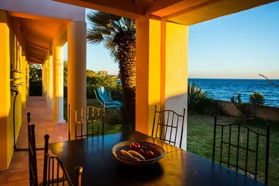 Image de One-of-a-kind residency, 5 meters away from the beach