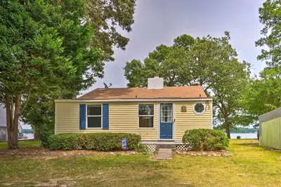 Image de Serene River Retreat w/ Private Beach & Dock!