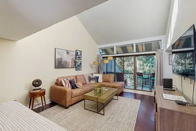 Image de Dreamy island villa with pool, balcony, ideal location, central Ac & fast WiFi