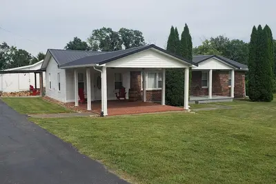 Image de Rrg Remote Hilltop Charm--Wifi -HotTub, and awesome views!