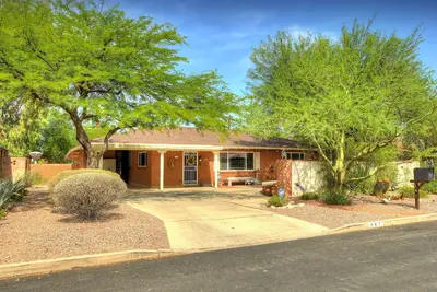 Image de Stay Here, Feel at Home: Your Perfect UofA Adjacent Pet-Friendly Retreat