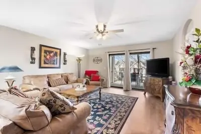 Image de Newly renovated 2 Bed, 2 Bath, both king beds