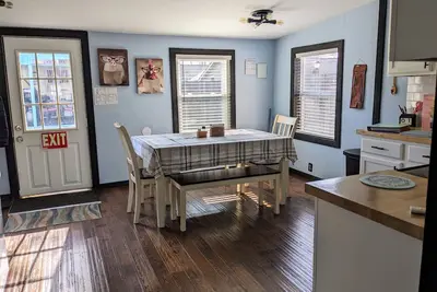 Image de Cheerful & cozy 3 bedroom cottage near lake with hot tub