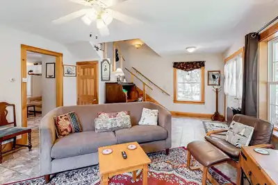 Image de Two-story home steps from Laite Beach - stroll to the harbor, 1 dog welcome