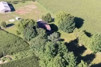 Image de 1880 farmhouse with hottub!