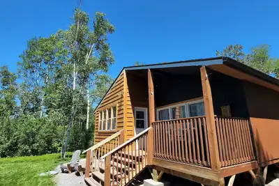Image de The cozy cabin… 12 minutes to Grand Beach!