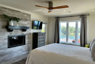 Image de Beautiful Farmhouse on Lake Hamilton