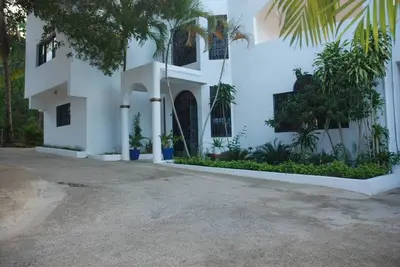 Image de 7bd villa on top of the hill with pool/Wi-Fi/cable Tv/parking. Sea views!