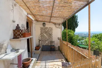 Image de Appartement \"Un Pezzo di Storia vicino al Mare\" avec jardin.