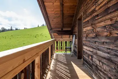 Image de Appartement 'Nigglhof - Maria' avec vue sur les montagnes, jardin partagé et Wi-Fi.