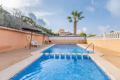 Image de Maison de ville à Playa Flamenca avec piscine partagée et Wi-Fi