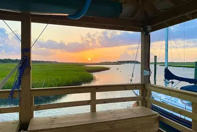 Image de 60' Sailing Yacht on a Private Dock