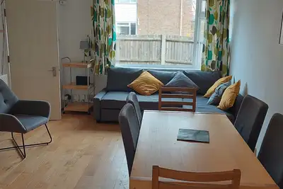 Image de Nice 3 Bedroom\\2 Bathroom House - 8 min walk to tube station