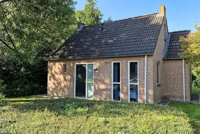 Image de Maison 6-p a parc de vacances avec piscine couverte et lac de baignade