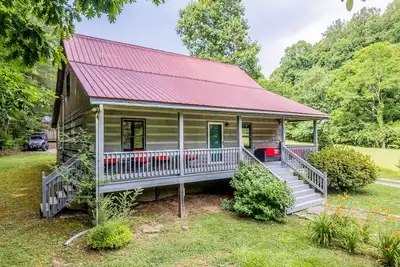 Image de Modern, dog-friendly cabin with amazing porch, fireplace, central Ac & W/D