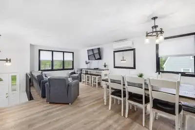 Image de Brand new listing Stunning 7 Bdrm home near Bonnet Shores and beaches