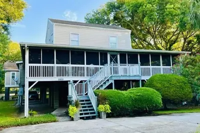Image de Classic Style Sullivan's Island house - Very Charming! 2 blocks to beach/ 1 Month Minimum Only!
