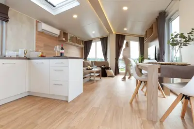 Image de GemĂĽtliches Voll Ausgestattes Tiny House