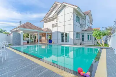 Image de Mew pool villa pattaya. 10-15mins to beach and walking street.