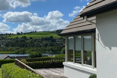 Image de Beautiful House with lake views close to village