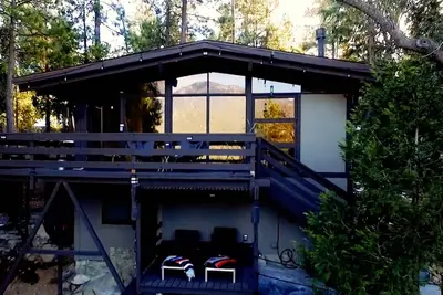 Image de Idyhaven · Eco Retreat, Luxury Mountain Cabin, HotTub, Views