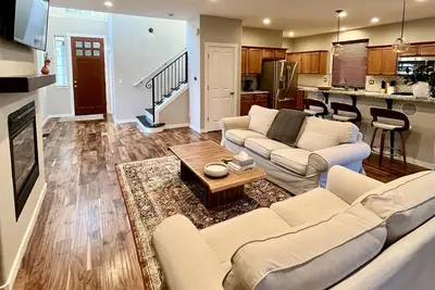 Quiet home in Nw Portland close to hiking and downtown